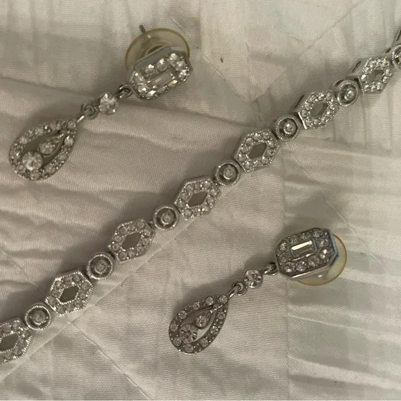 Custom Crystal Bridal Set- Earrings & Bracelet - Picture 4 of 4